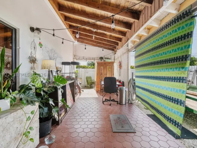 Продажа дома по адресу 5800 SW 20th St - фото 8876492
