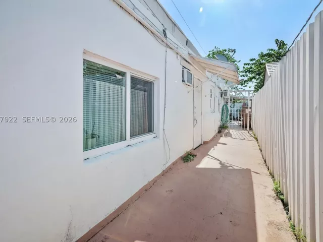 Продажа дома по адресу 5800 SW 20th St - фото 8876493