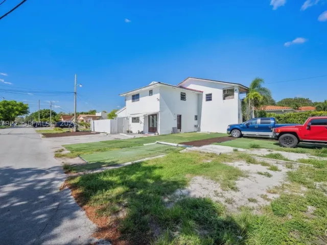 Продажа дома по адресу 5800 SW 20th St - фото 8876475