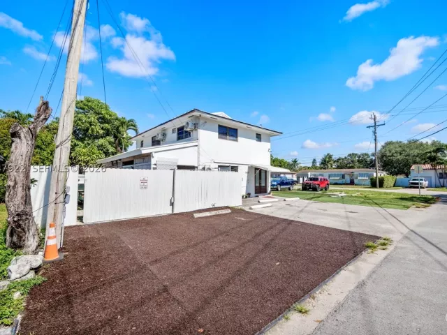Продажа дома по адресу 5800 SW 20th St - фото 8876476