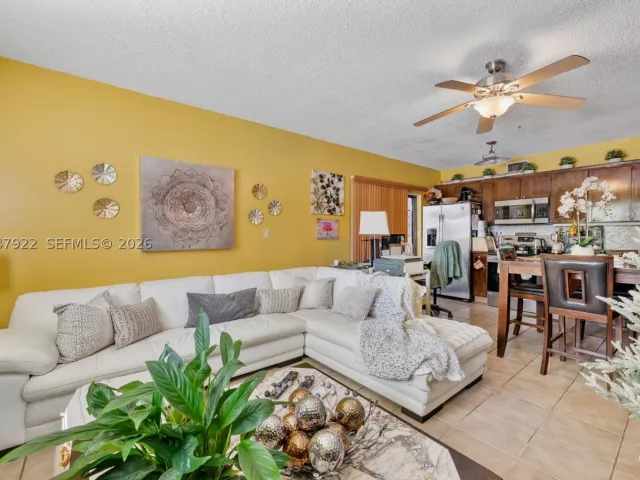 Продажа дома по адресу 5800 SW 20th St - фото 8876477