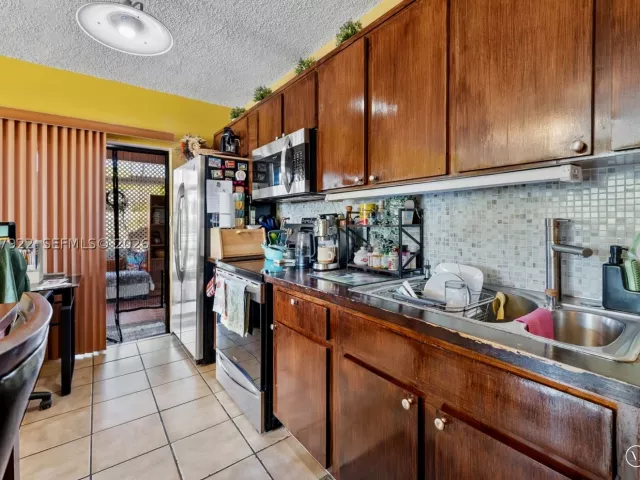 Продажа дома по адресу 5800 SW 20th St - фото 8876478