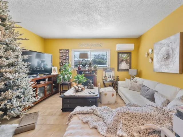 Продажа дома по адресу 5800 SW 20th St - фото 8876479