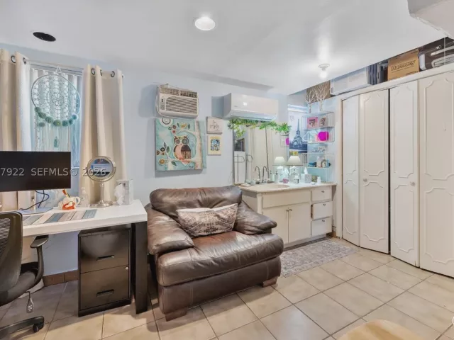 Продажа дома по адресу 5800 SW 20th St - фото 8876481