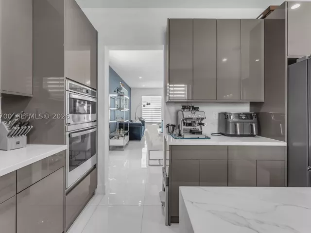 Продажа дома по адресу 1810 SW 144th Ave - фото 8876011