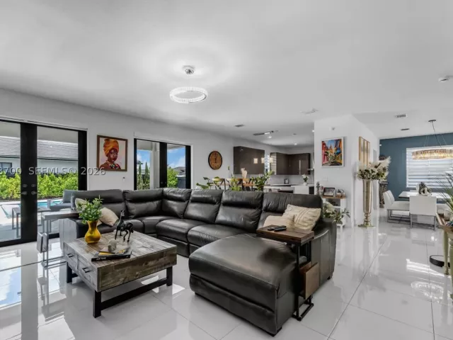 Продажа дома по адресу 1810 SW 144th Ave - фото 8876013