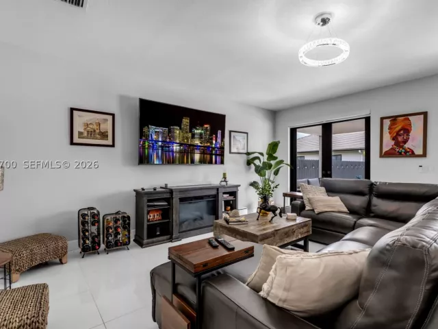 Продажа дома по адресу 1810 SW 144th Ave - фото 8876015