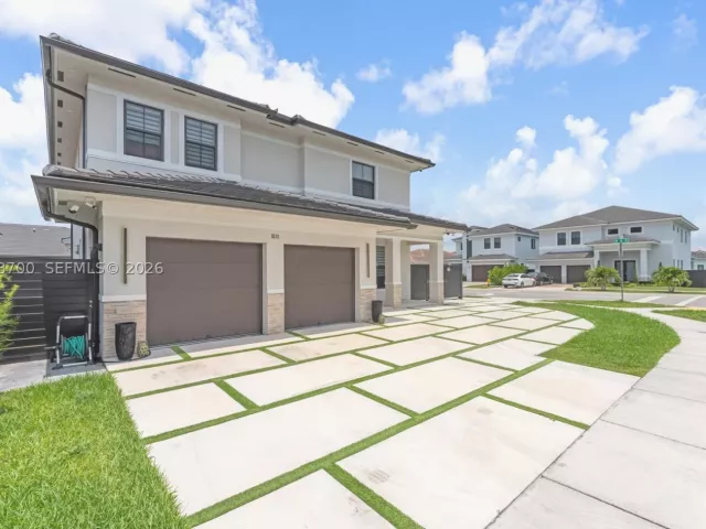 Продажа дома по адресу 1810 SW 144th Ave - фото 8876004