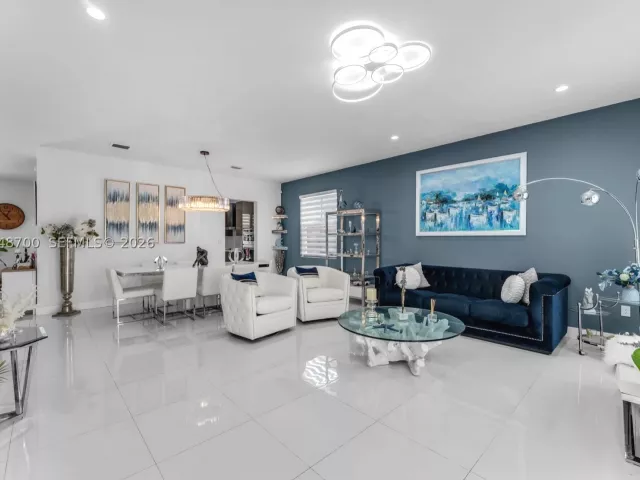 Продажа дома по адресу 1810 SW 144th Ave - фото 8876005
