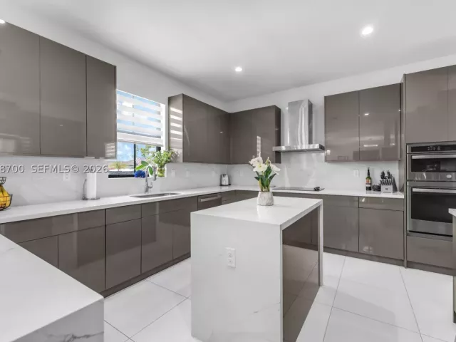 Продажа дома по адресу 1810 SW 144th Ave - фото 8876009