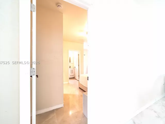 Продажа дома по адресу 20200 NE 14th Ave - фото 8876463