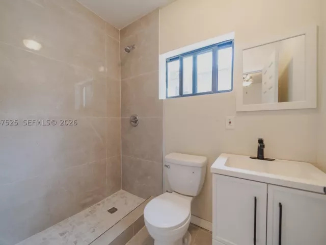 Продажа дома по адресу 20200 NE 14th Ave - фото 8876466