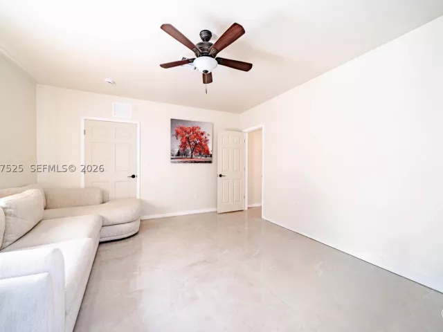 Продажа дома по адресу 20200 NE 14th Ave - фото 8876468