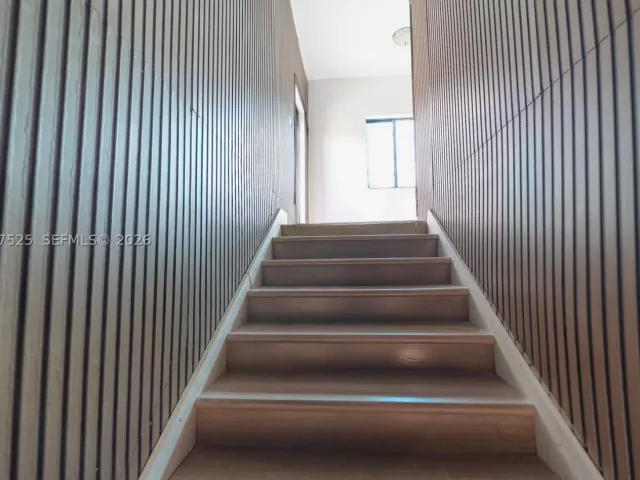 Продажа дома по адресу 20200 NE 14th Ave - фото 8876469
