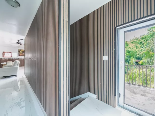 Продажа дома по адресу 20200 NE 14th Ave - фото 8876470