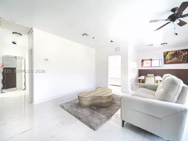 Продажа дома по адресу 20200 NE 14th Ave - фото 8876471