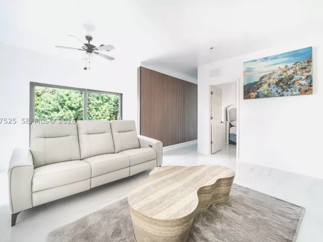 Продажа дома по адресу 20200 NE 14th Ave - фото 8876472