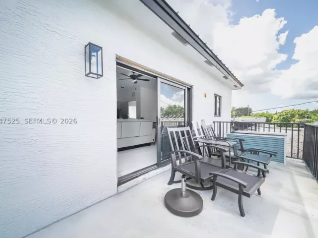 Продажа дома по адресу 20200 NE 14th Ave - фото 8876473