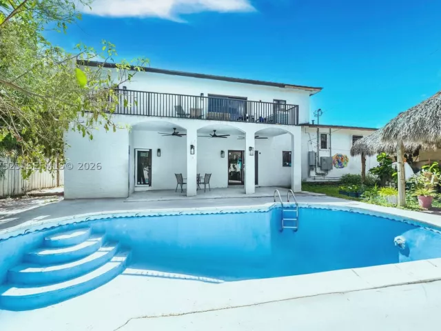 Продажа дома по адресу 20200 NE 14th Ave - фото 8876457