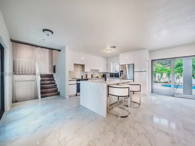 Продажа дома по адресу 20200 NE 14th Ave - фото 8876458