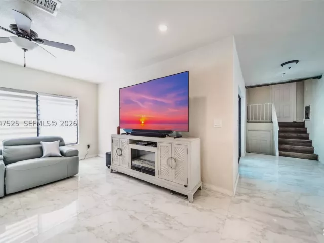 Продажа дома по адресу 20200 NE 14th Ave - фото 8876461