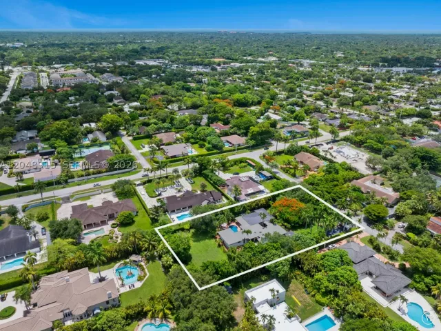 Продажа дома по адресу 8735 SW 122nd St - фото 9200229