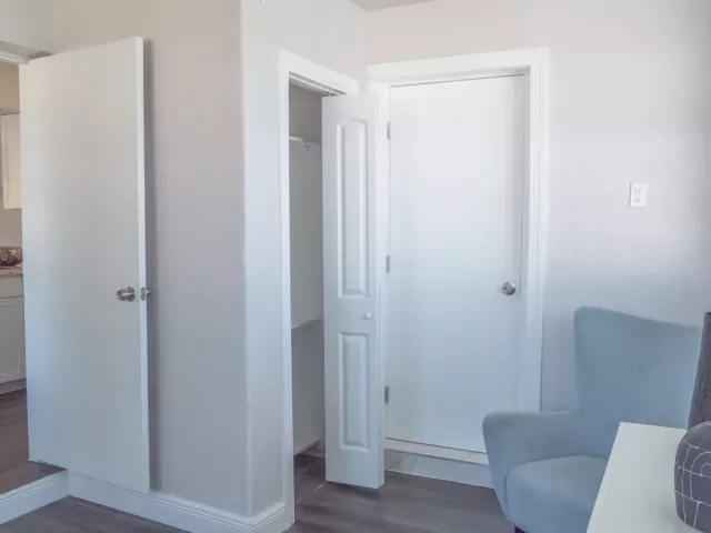 Продажа дома по адресу 702 SW 1st Street - фото 8928002