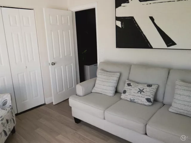 Продажа дома по адресу 702 SW 1st Street - фото 8928010