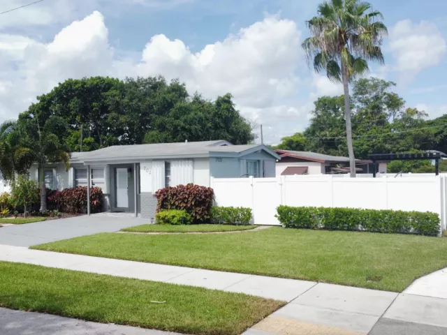 Продажа дома по адресу 702 SW 1st Street - фото 8927993