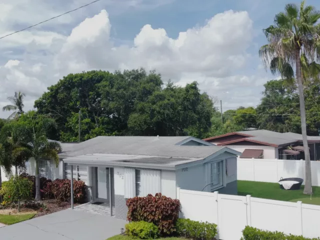 Продажа дома по адресу 702 SW 1st Street - фото 8927994