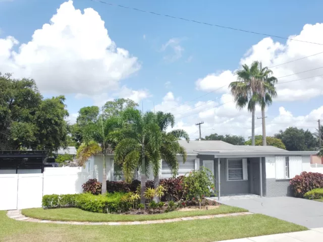 Продажа дома по адресу 702 SW 1st Street - фото 8927995