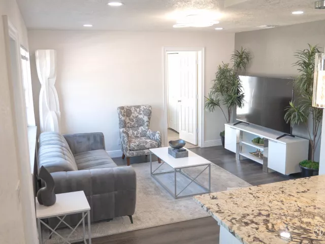 Продажа дома по адресу 702 SW 1st Street - фото 8927996