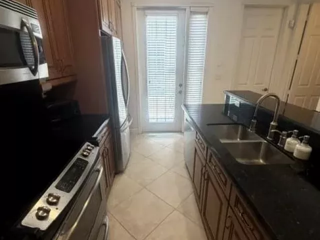 Продажа дома по адресу 8288 NW 9th Avenue - фото 9359346