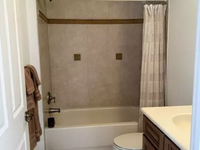Продажа дома по адресу 8288 NW 9th Avenue - фото 9359349