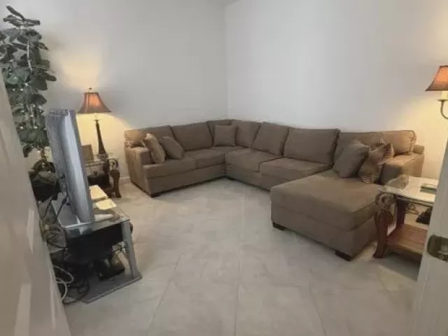 Продажа дома по адресу 8288 NW 9th Avenue - фото 9359352