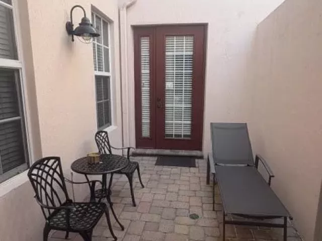 Продажа дома по адресу 8288 NW 9th Avenue - фото 9359354