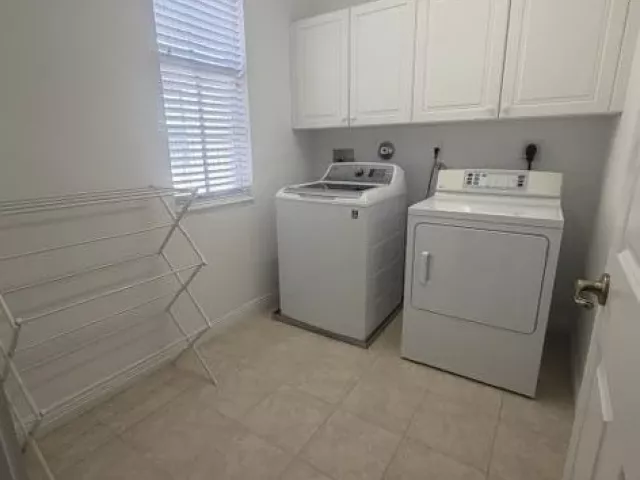Продажа дома по адресу 8288 NW 9th Avenue - фото 9359375
