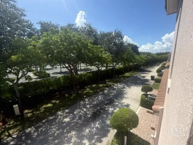 Продажа дома по адресу 8288 NW 9th Avenue - фото 9359384