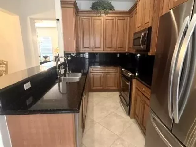 Продажа дома по адресу 8288 NW 9th Avenue - фото 9359345