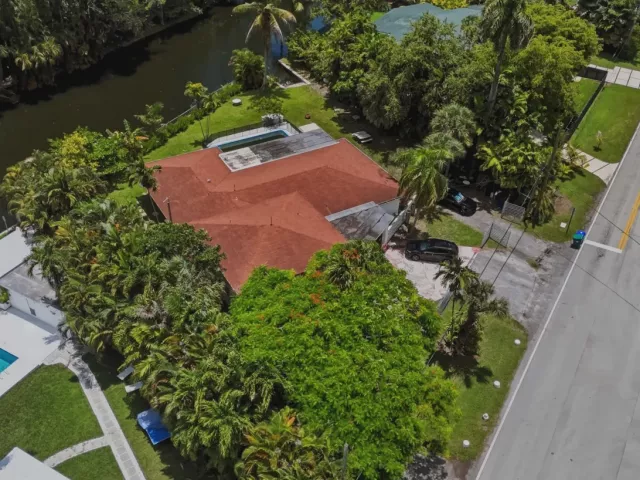 Продажа дома по адресу 11401 W Biscayne Canal Road - фото 8886530