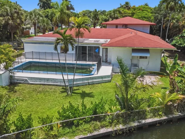 Продажа дома по адресу 11401 W Biscayne Canal Road - фото 8886532