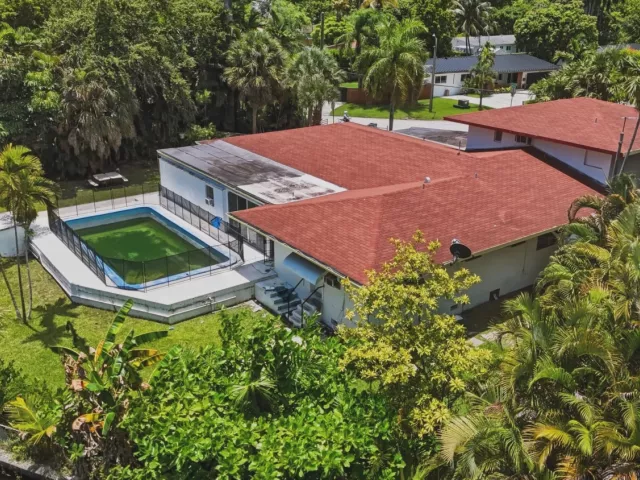 Продажа дома по адресу 11401 W Biscayne Canal Road - фото 8886534