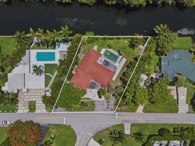 Продажа дома по адресу 11401 W Biscayne Canal Road - фото 8886521