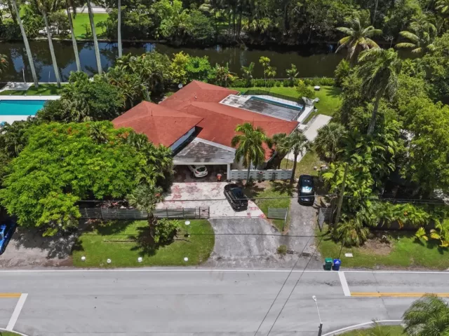 Продажа дома по адресу 11401 W Biscayne Canal Road - фото 8886526