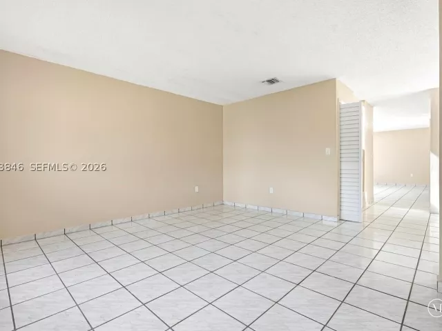 Продажа дома по адресу 10528 SW 69th Ter - фото 8916675