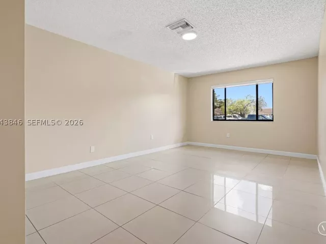 Продажа дома по адресу 10528 SW 69th Ter - фото 8916673