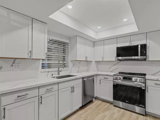 Продажа дома по адресу 12384 SW 52nd Court - фото 8885519