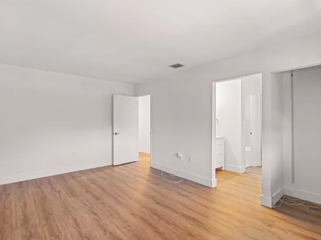 Продажа дома по адресу 12384 SW 52nd Court - фото 8885525