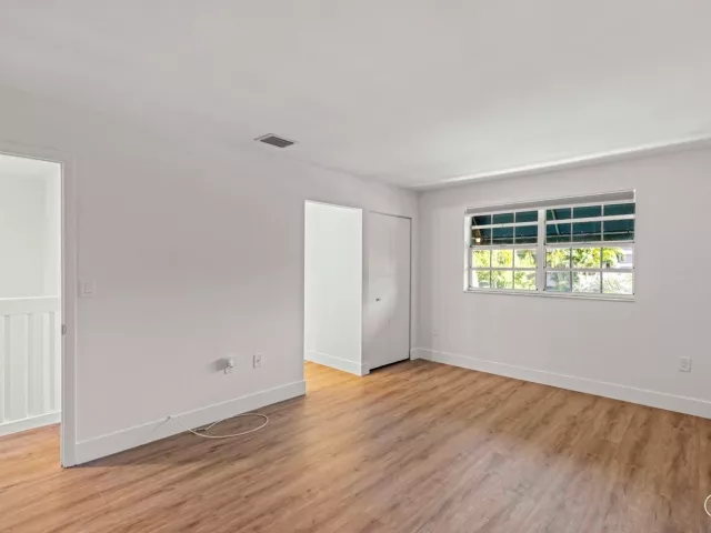 Продажа дома по адресу 12384 SW 52nd Court - фото 8885526