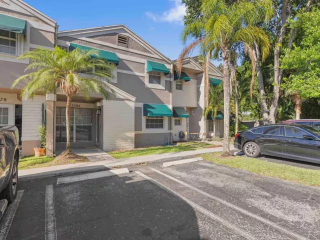 Продажа дома по адресу 12384 SW 52nd Court - фото 8885511